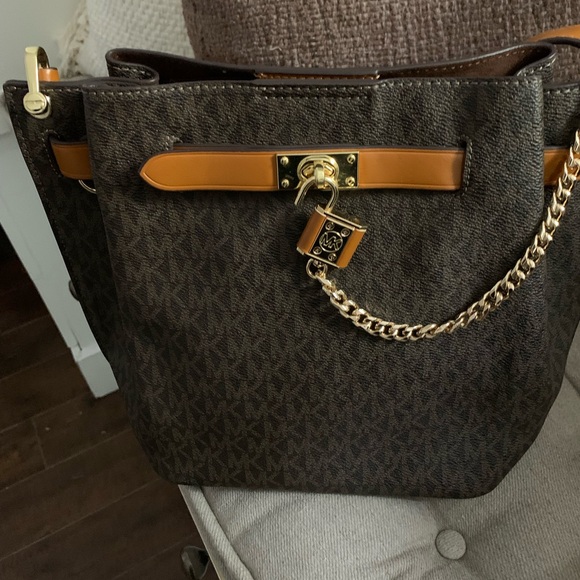 Michael Kors Dark Brown Shoulder Bag with Gold Accents - Picture 5 of 9